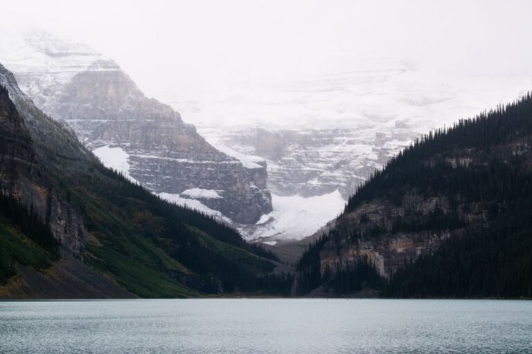 Banff Lake Louise Guide: Rockies Itineraries, Seasons and Logistics