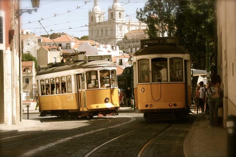 Budapest Travel Guide: Parliament, Thermal Baths and the Two Halves of the City