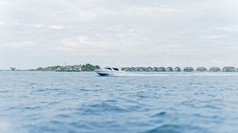 Maldives Travel Guide: Resort Islands, Local Islands and How to Move Around