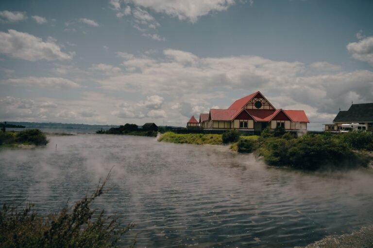 Rotorua, New Zealand: Geysers, Mud Pools and Living Maori Culture