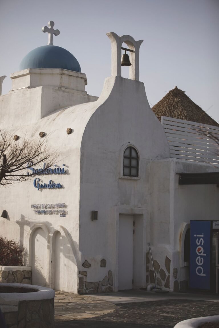 Santorini Travel Guide: Caldera Views, Oia Sunsets and How to Get Around the Island