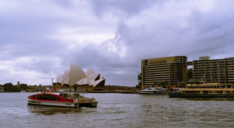 Sydney Opera House Tour: Getting There, Where to Stay and Getting Around