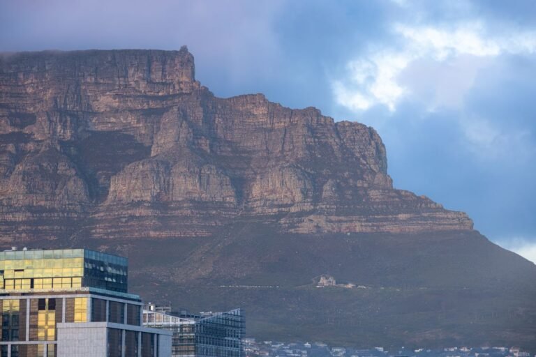 Table Mountain Cable Car: Tickets, Safety and the Wind Closure Trap